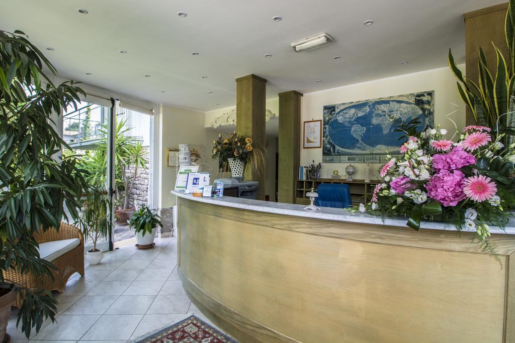 Hotel Riviera Blu ตีร์เรเนีย ภายนอก รูปภาพ