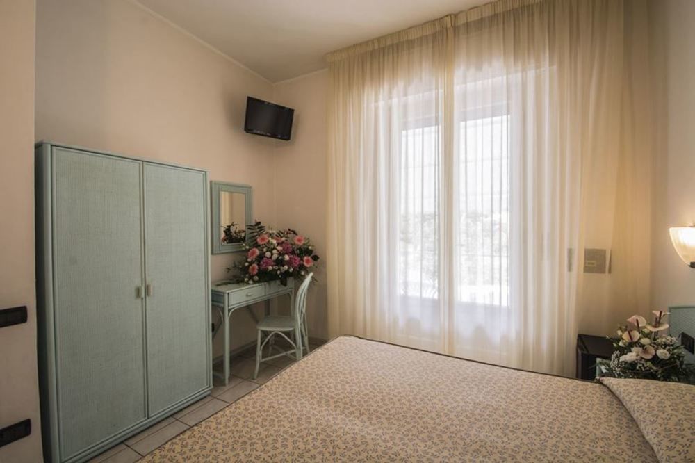 Hotel Riviera Blu ตีร์เรเนีย ภายนอก รูปภาพ